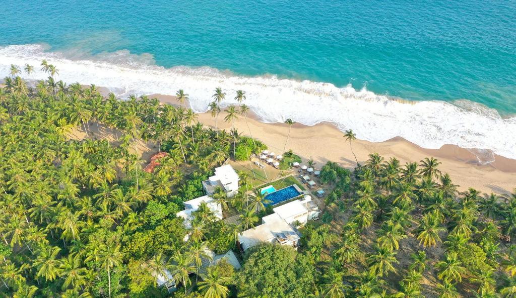 Tangalle beach - journey to ceylon